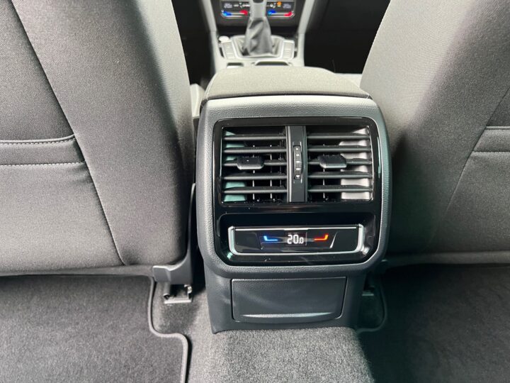 Abbildung Fahrzeugdetailansicht Volkswagen Passat Variant - Nr. 32