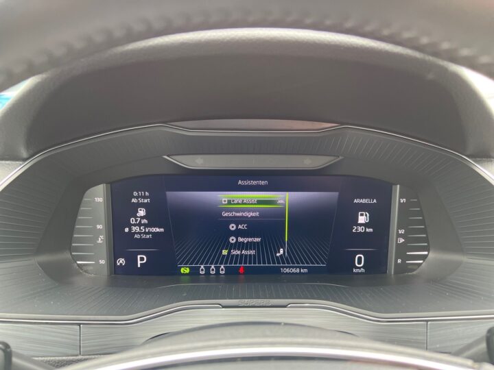 Abbildung Fahrzeugdetailansicht Skoda Superb - Nr. 17
