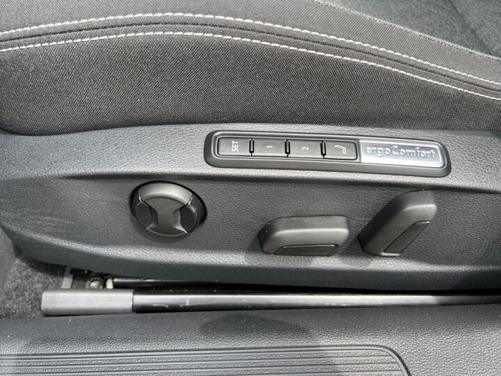Abbildung Fahrzeugdetailansicht Volkswagen Passat Variant - Nr. 31