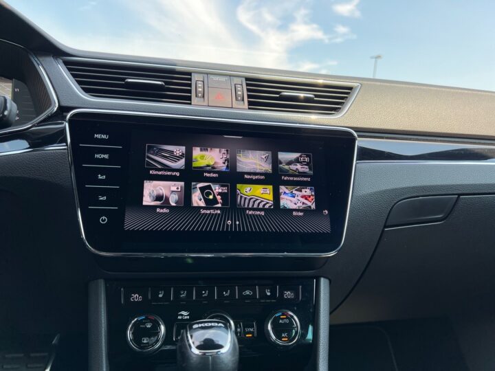 Abbildung Fahrzeugdetailansicht Skoda Superb - Nr. 18