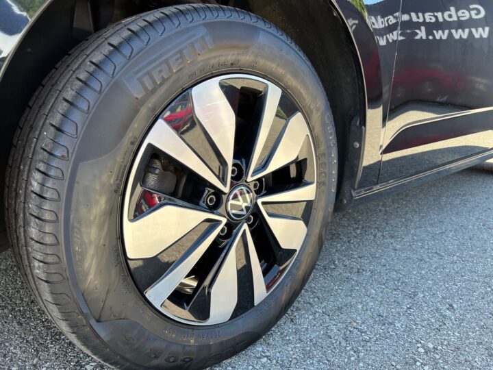 Abbildung Fahrzeugdetailansicht Volkswagen Touran - Nr. 37