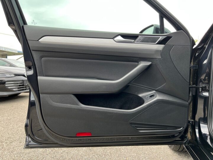 Abbildung Fahrzeugdetailansicht Volkswagen Passat Variant - Nr. 30