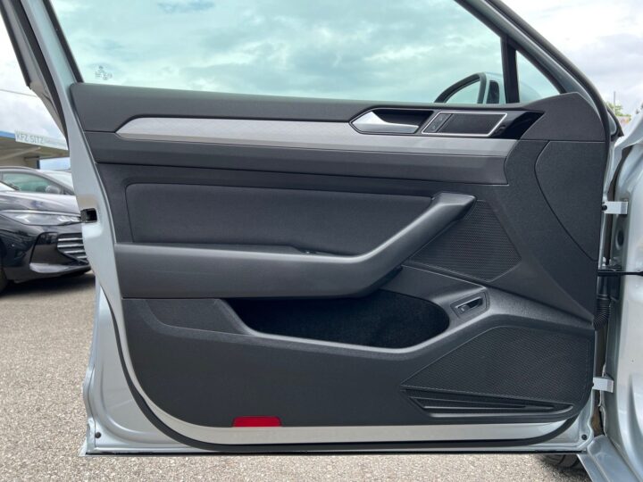 Abbildung Fahrzeugdetailansicht Volkswagen Passat Variant - Nr. 29