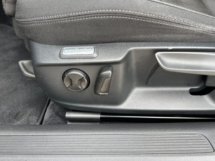 Abbildung Fahrzeugdetailansicht Volkswagen Passat Variant - Nr. 30