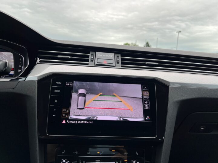 Abbildung Fahrzeugdetailansicht Volkswagen Passat Variant - Nr. 27