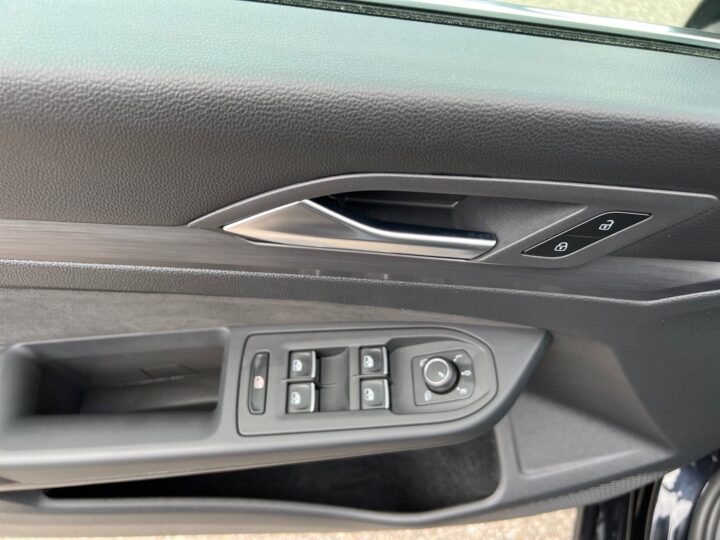 Abbildung Fahrzeugdetailansicht Volkswagen Golf Variant - Nr. 31