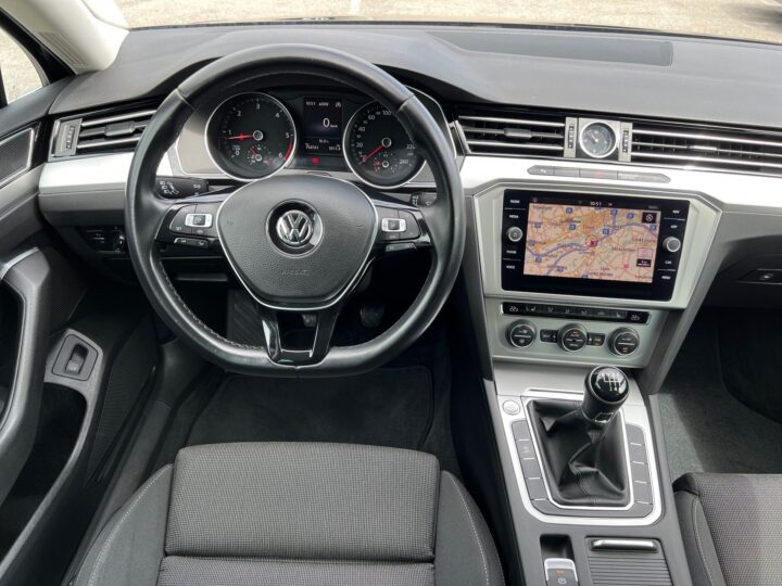 Abbildung Fahrzeugdetailansicht Volkswagen Passat Variant - Nr. 10