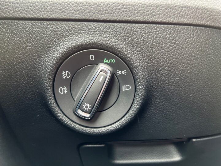Abbildung Fahrzeugdetailansicht Skoda Superb - Nr. 42
