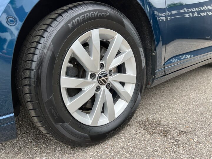 Abbildung Fahrzeugdetailansicht Volkswagen Passat Variant - Nr. 37