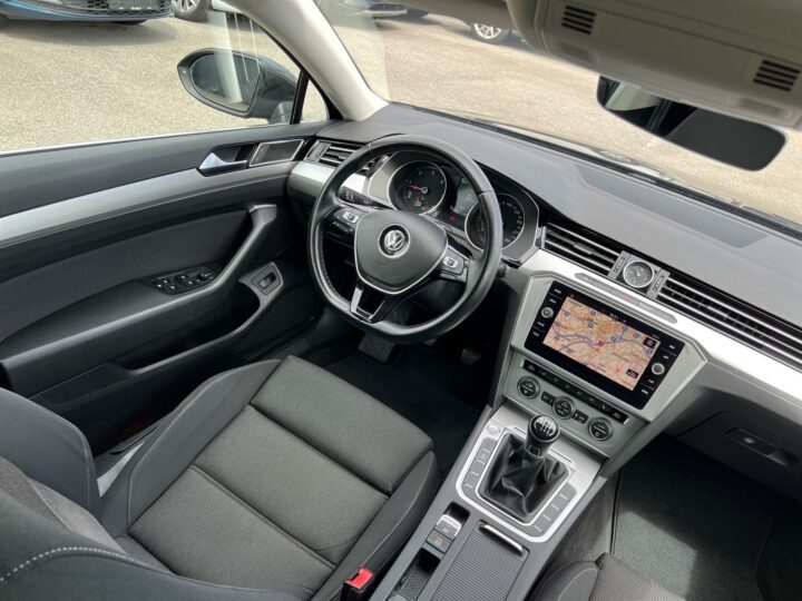 Abbildung Fahrzeugdetailansicht Volkswagen Passat Variant - Nr. 11