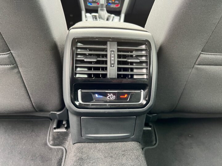 Abbildung Fahrzeugdetailansicht Volkswagen Passat Variant - Nr. 34