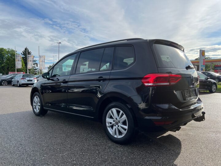 Abbildung Fahrzeugdetailansicht Volkswagen Touran - Nr. 4