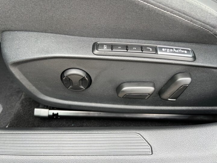Abbildung Fahrzeugdetailansicht Volkswagen Golf Variant - Nr. 31