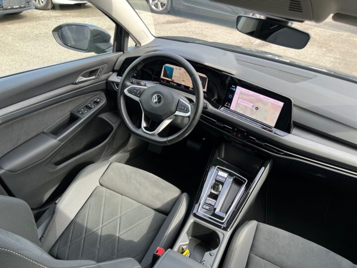 Abbildung Fahrzeugdetailansicht Volkswagen Golf Variant - Nr. 11