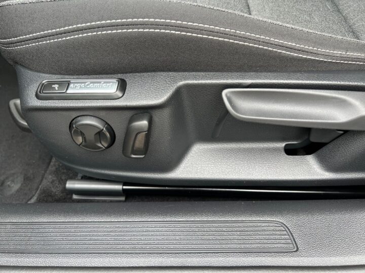Abbildung Fahrzeugdetailansicht Volkswagen Passat Variant - Nr. 30