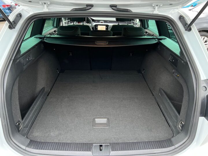 Abbildung Fahrzeugdetailansicht Volkswagen Passat Variant - Nr. 14