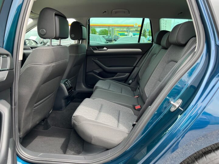 Abbildung Fahrzeugdetailansicht Volkswagen Passat Variant - Nr. 13