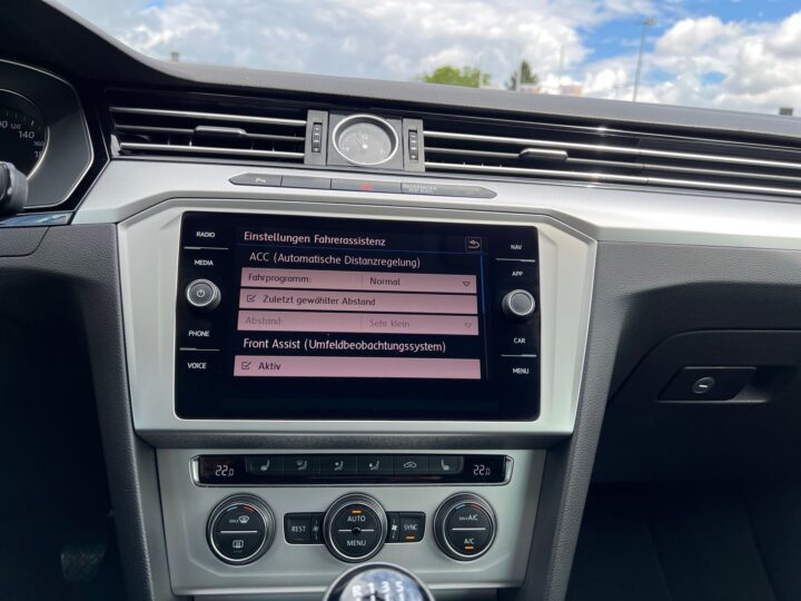 Abbildung Fahrzeugdetailansicht Volkswagen Passat Variant - Nr. 25