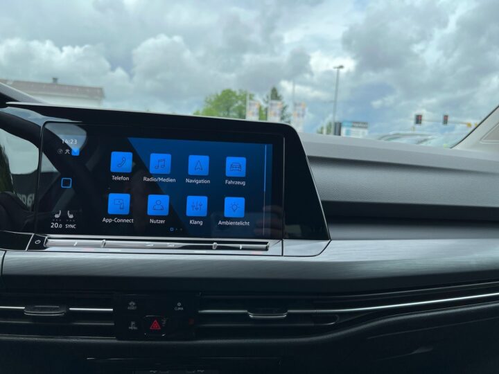 Abbildung Fahrzeugdetailansicht Volkswagen Golf Variant - Nr. 18