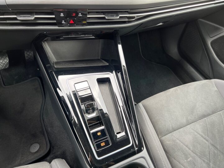 Abbildung Fahrzeugdetailansicht Volkswagen Golf Variant - Nr. 28