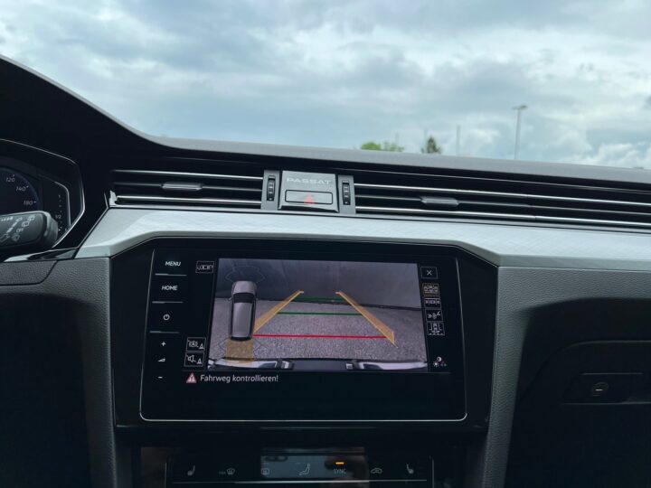 Abbildung Fahrzeugdetailansicht Volkswagen Passat Variant - Nr. 27