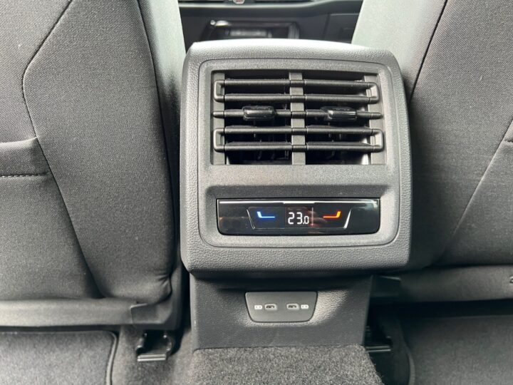 Abbildung Fahrzeugdetailansicht Volkswagen Golf Variant - Nr. 32