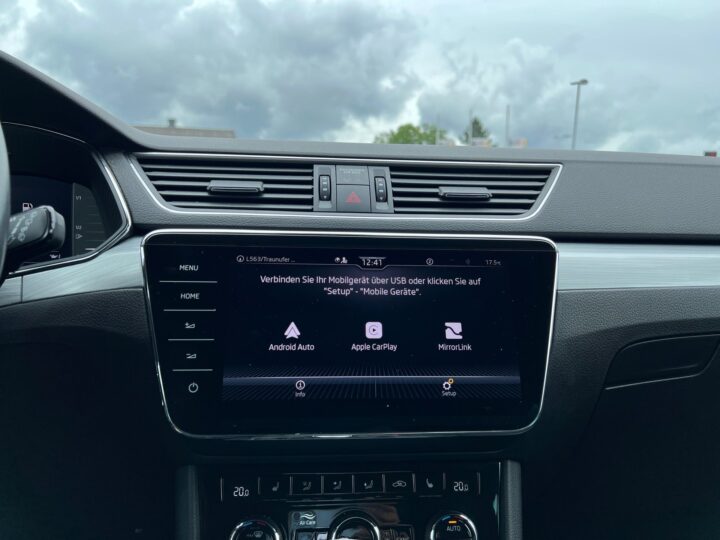 Abbildung Fahrzeugdetailansicht Skoda Superb - Nr. 22