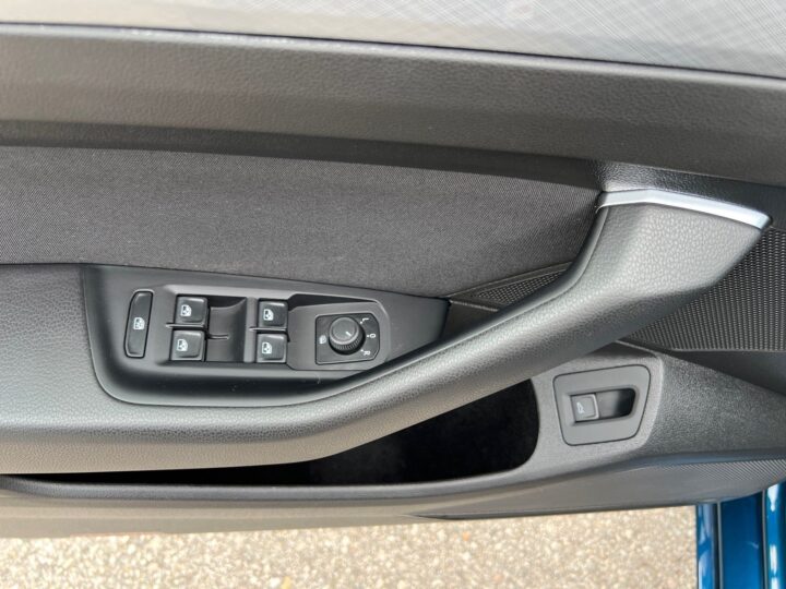 Abbildung Fahrzeugdetailansicht Volkswagen Passat Variant - Nr. 32