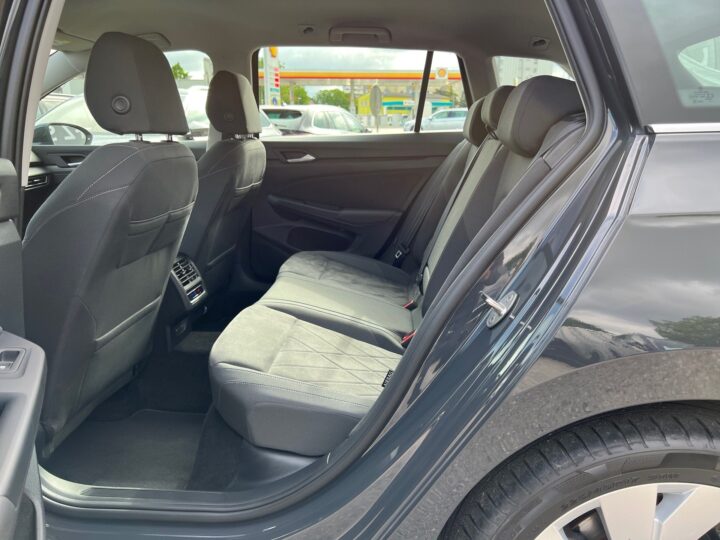 Abbildung Fahrzeugdetailansicht Volkswagen Golf Variant - Nr. 13