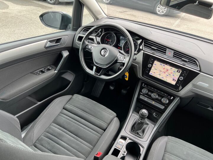 Abbildung Fahrzeugdetailansicht Volkswagen Touran - Nr. 11