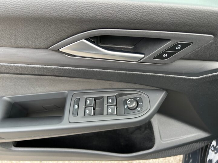 Abbildung Fahrzeugdetailansicht Volkswagen Golf Variant - Nr. 31