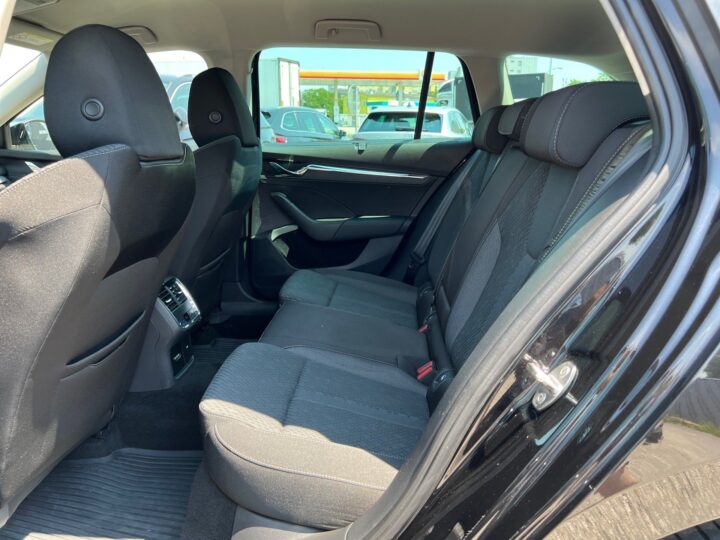 Abbildung Fahrzeugdetailansicht Skoda Octavia - Nr. 13