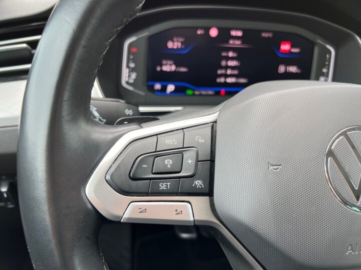 Abbildung Fahrzeugdetailansicht Volkswagen Passat Variant - Nr. 42