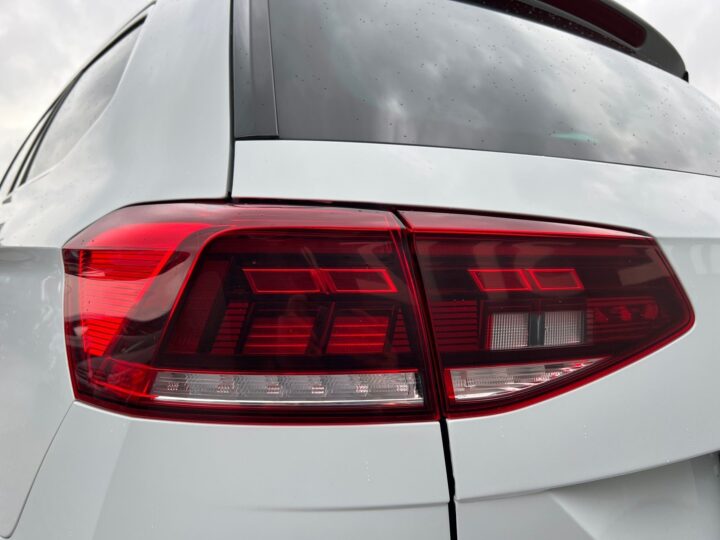 Abbildung Fahrzeugdetailansicht Volkswagen Passat Variant - Nr. 38