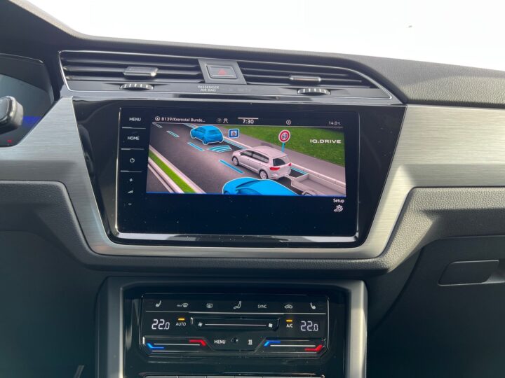 Abbildung Fahrzeugdetailansicht Volkswagen Touran - Nr. 23