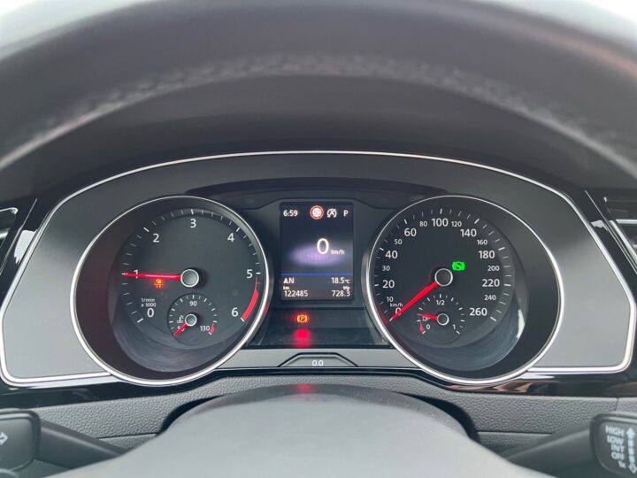Abbildung Fahrzeugdetailansicht Volkswagen Passat Variant - Nr. 16