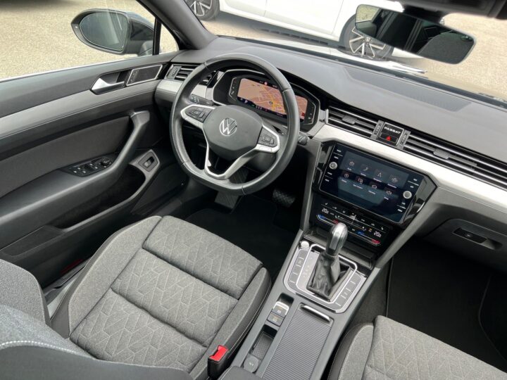 Abbildung Fahrzeugdetailansicht Volkswagen Passat Variant - Nr. 11