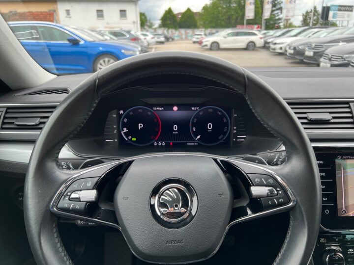 Abbildung Fahrzeugdetailansicht Skoda Superb - Nr. 15