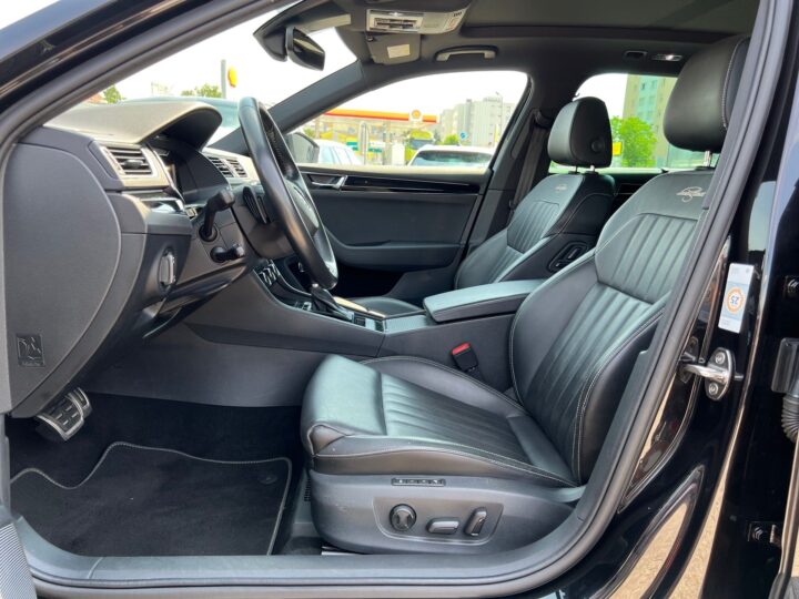 Abbildung Fahrzeugdetailansicht Skoda Superb - Nr. 12