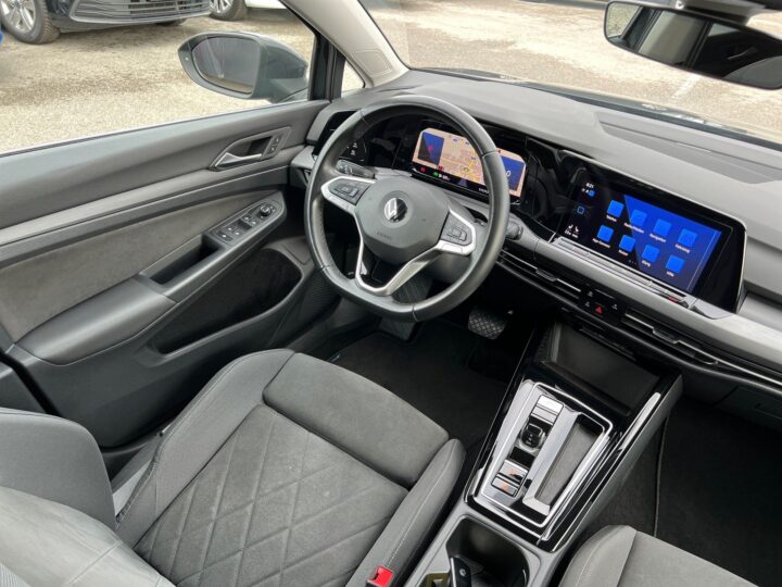 Abbildung Fahrzeugdetailansicht Volkswagen Golf Variant - Nr. 11