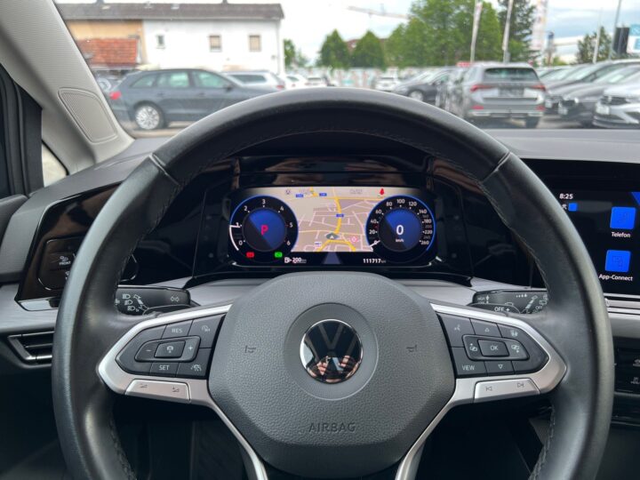 Abbildung Fahrzeugdetailansicht Volkswagen Golf Variant - Nr. 15