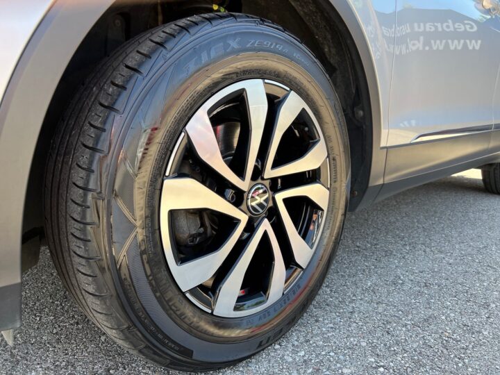 Abbildung Fahrzeugdetailansicht Volkswagen Tiguan - Nr. 35
