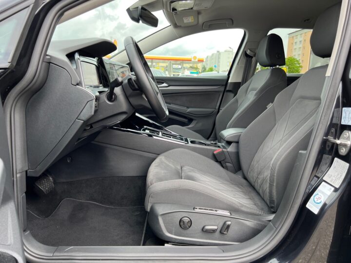 Abbildung Fahrzeugdetailansicht Volkswagen Golf Variant - Nr. 12