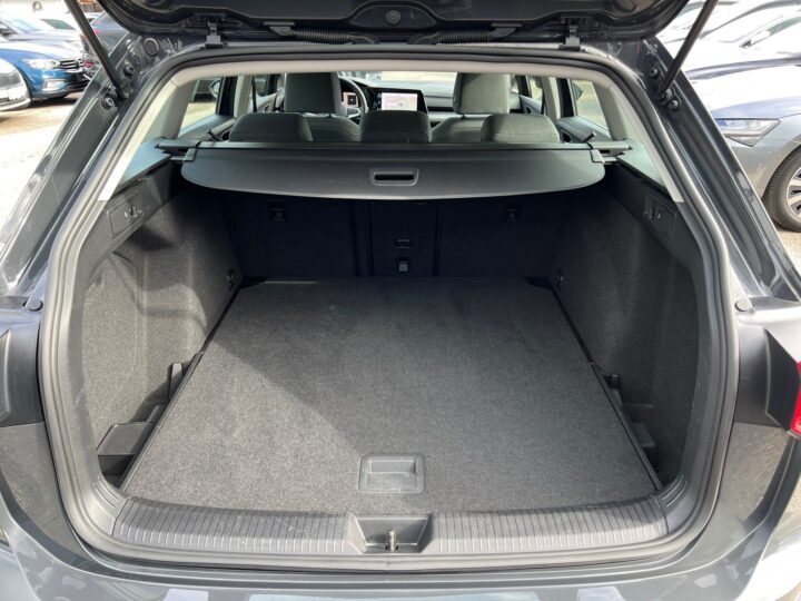 Abbildung Fahrzeugdetailansicht Volkswagen Golf Variant - Nr. 14