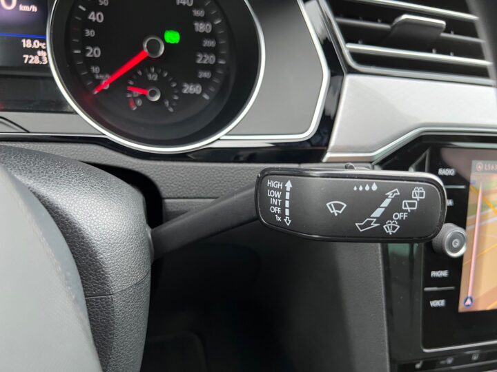 Abbildung Fahrzeugdetailansicht Volkswagen Passat Variant - Nr. 41