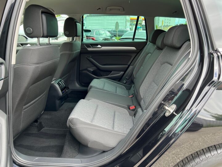 Abbildung Fahrzeugdetailansicht Volkswagen Passat Variant - Nr. 13