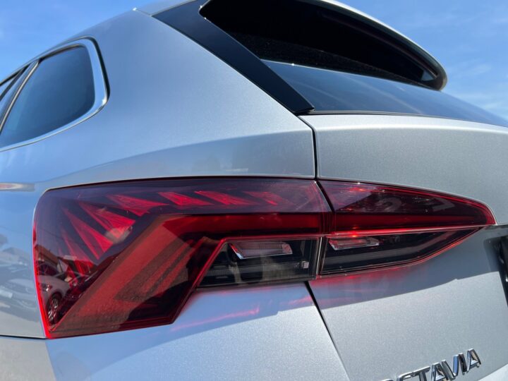 Abbildung Fahrzeugdetailansicht Skoda Octavia - Nr. 35
