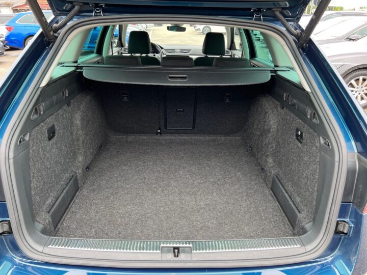 Abbildung Fahrzeugdetailansicht Skoda Superb - Nr. 14