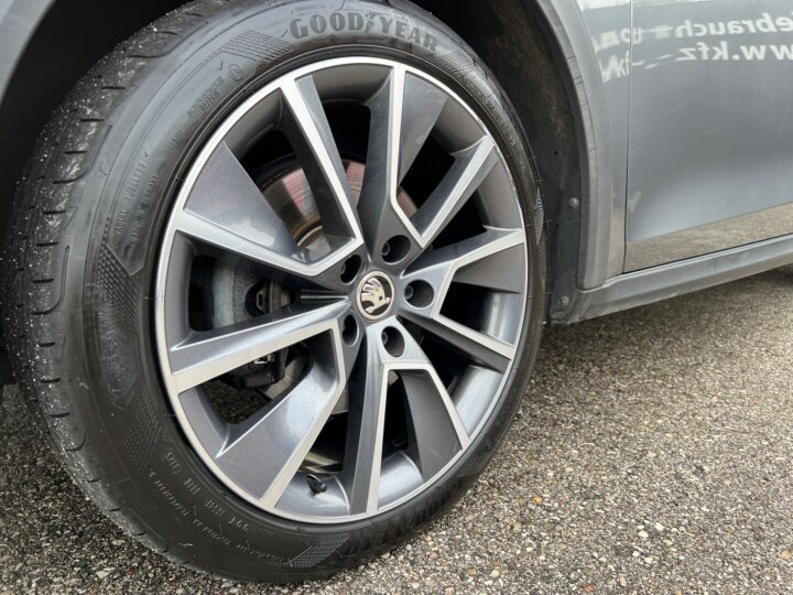 Abbildung Fahrzeugdetailansicht Skoda Octavia - Nr. 37