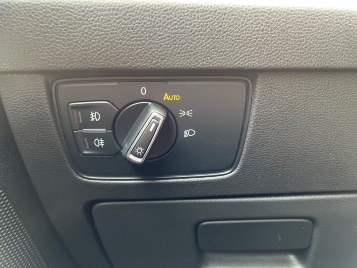 Abbildung Fahrzeugdetailansicht Volkswagen Passat Variant - Nr. 42